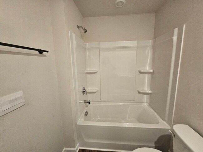 Building Photo - Beautiful Townhome for Lease in Lawrenceville