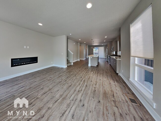 Building Photo - 17231 SW Goldcrest Ln