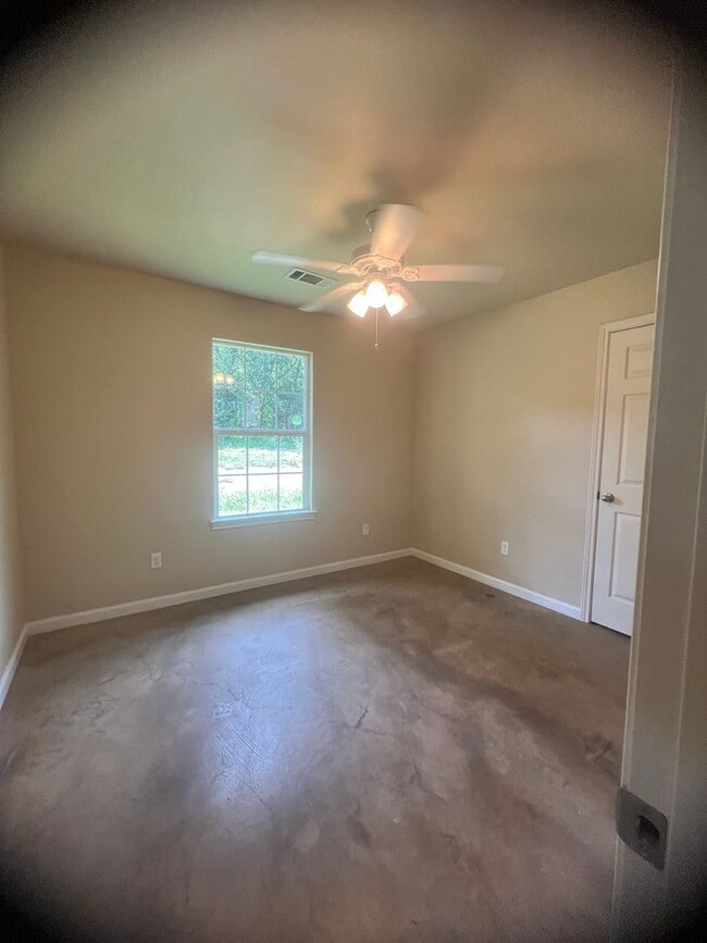 Building Photo - Waco 3/2 Home