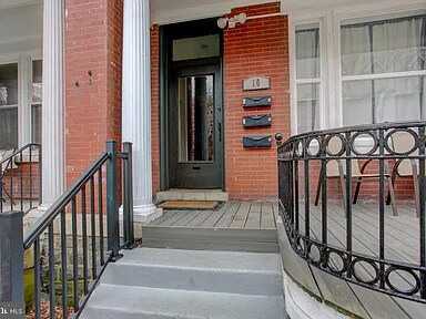 Building Photo - 10 E James St