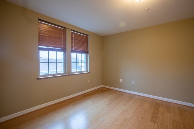 Building Photo - Lovely 1 BR/1 BA Condo in Columbia Heights!