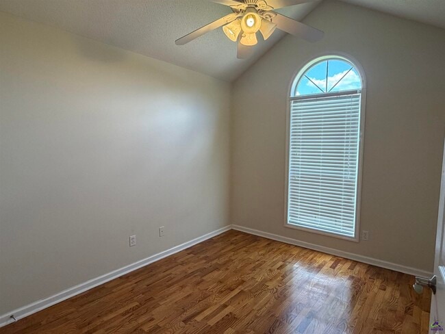 Building Photo - 106 Quail Hollow Dr