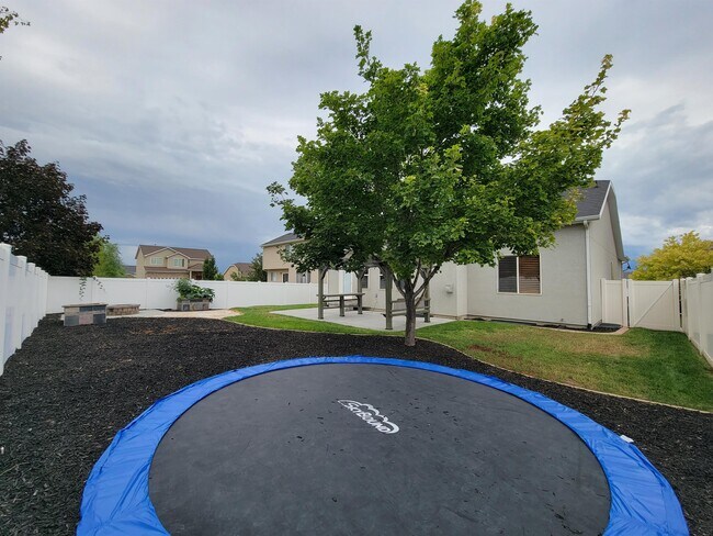 Building Photo - 8256 Imperial Oak Dr