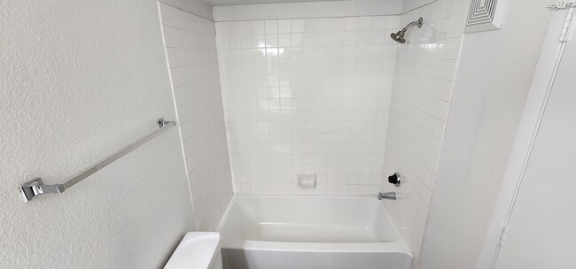 Building Photo - Silverado Ranch Condo!