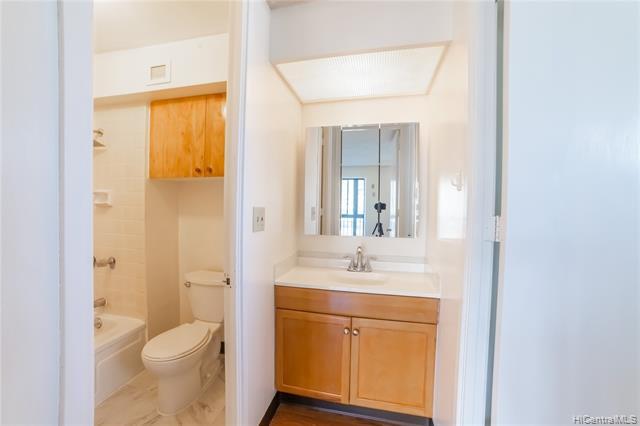 Building Photo - 1415 Liholiho St