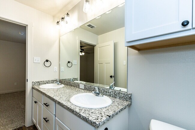 Building Photo - Like-New Modern Townhomes in Cooper ISD!