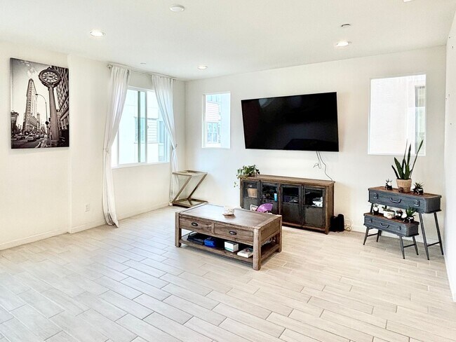 Building Photo - Coastal Living Elevated at Shoreline | 4 B...