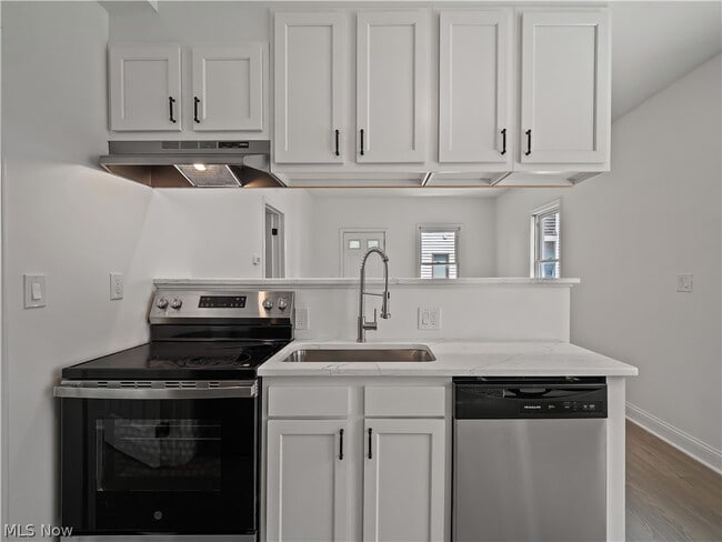 Building Photo - 2037 W 11th St