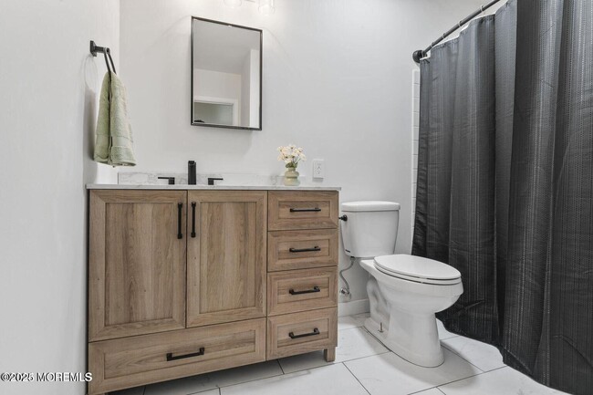 Building Photo - 6B Bayberry Ln