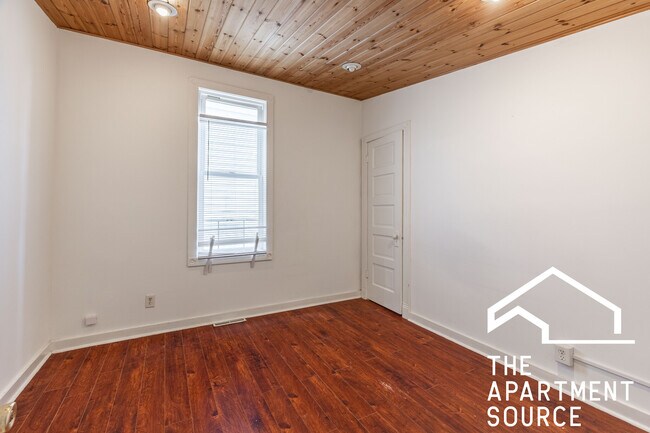 Building Photo - 2140 N Karlov Ave