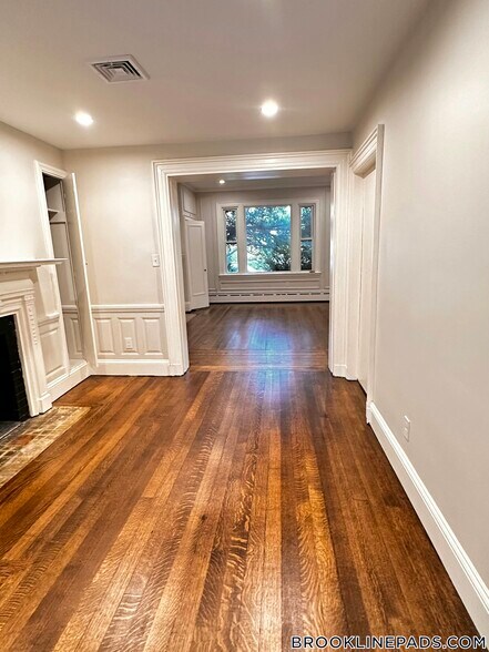 Building Photo - 1712 Beacon St