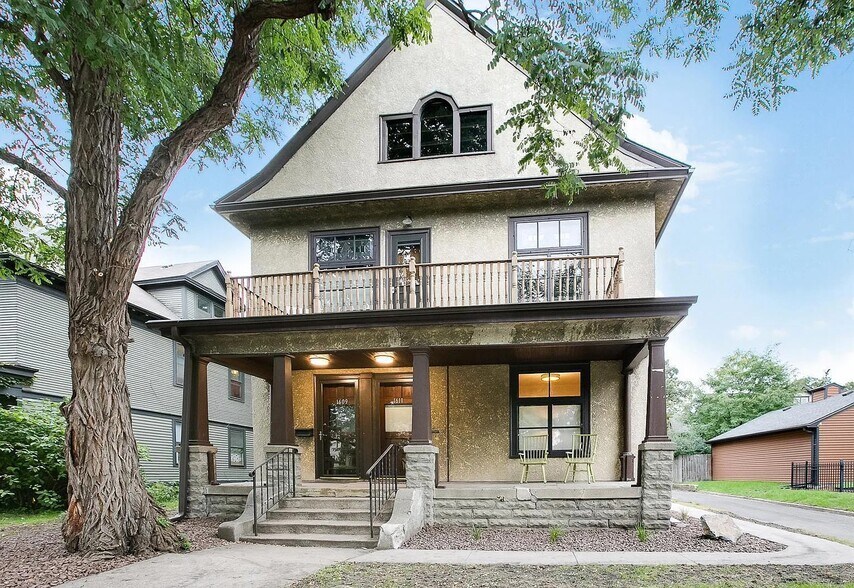 Upper unit Balcony - 1609 Elliot Ave