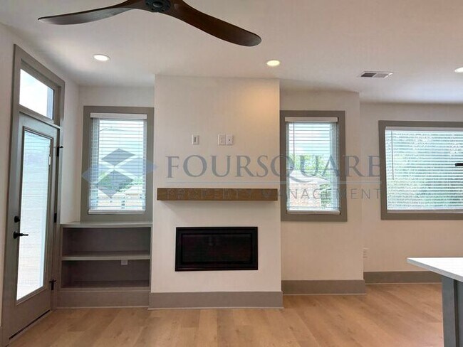 Building Photo - Modern 4-Bed / 4 Bath Townhome with Fireplace, Outdoor Spaces & Fenced Yard – Inside the Beltline...
