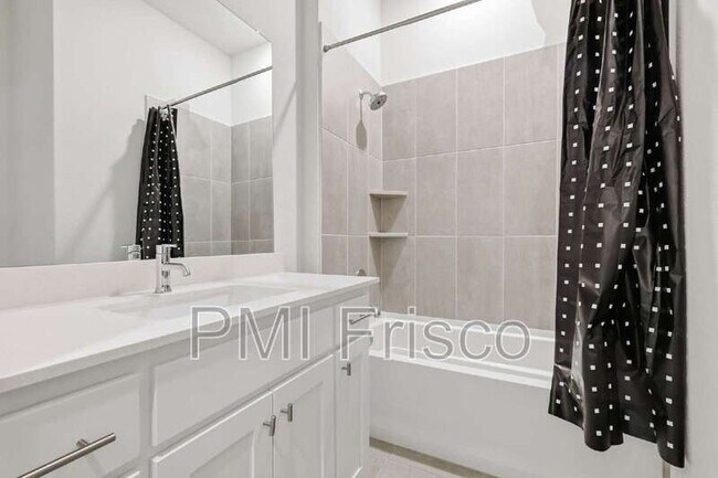 Building Photo - 1044 3rd St