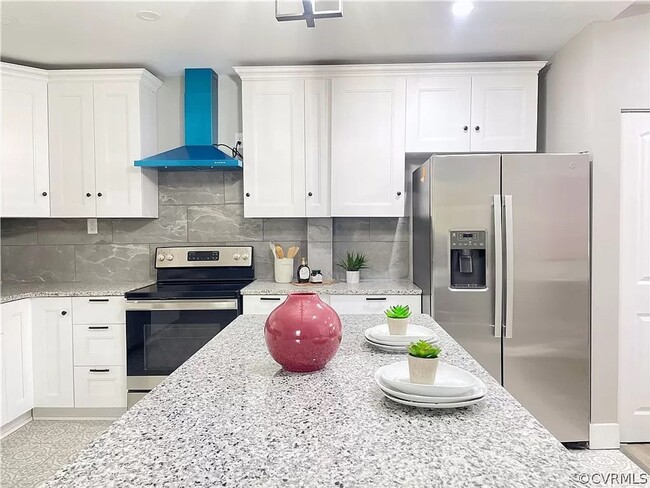 Building Photo - Beautiful Newly Renovated Home Available D...