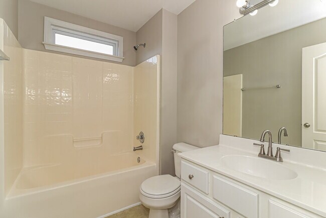 Building Photo - 227 Oakbridge Dr