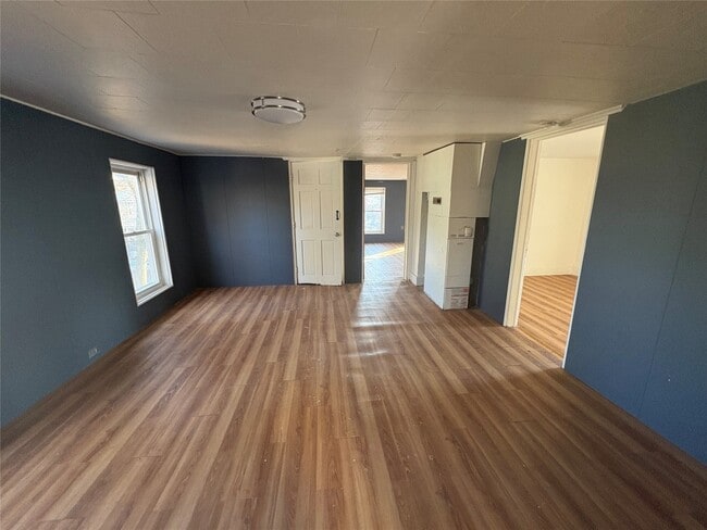 Building Photo - 16 Elm St