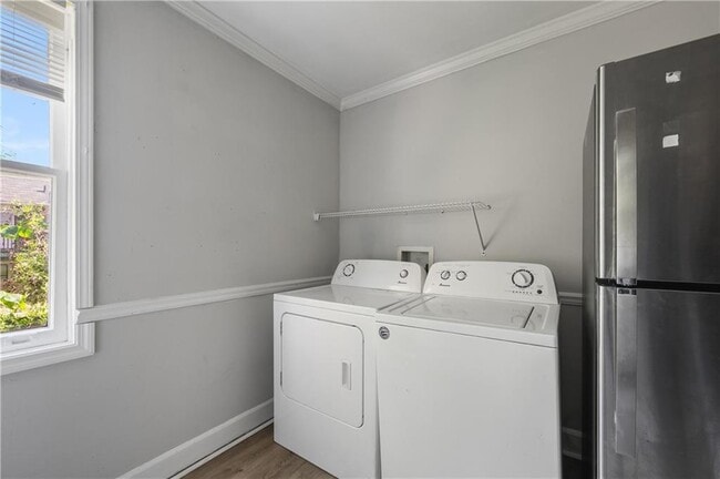 Building Photo - 742 Charles Allen Dr NE