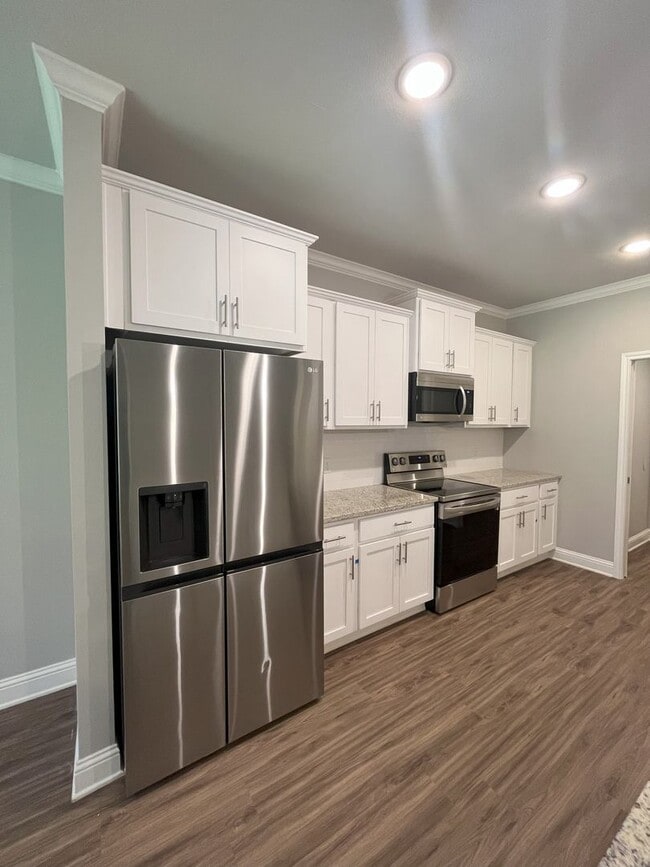 Building Photo - Country Heights #1102