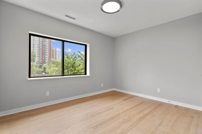 Building Photo - 784 Atlantic St
