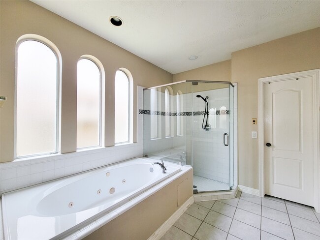 Building Photo - 914 Ivory Ridge Ln