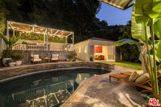 Building Photo - 2518 Canyon Dr