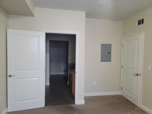 Building Photo - 12455 San Fernando Rd