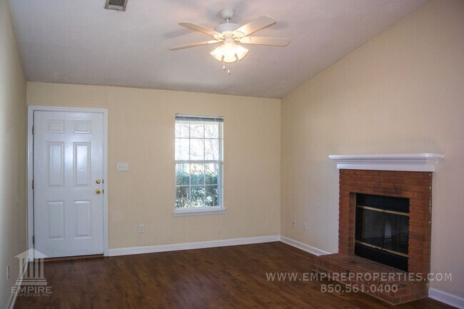 Building Photo - Quiet Townhome With Large Yard