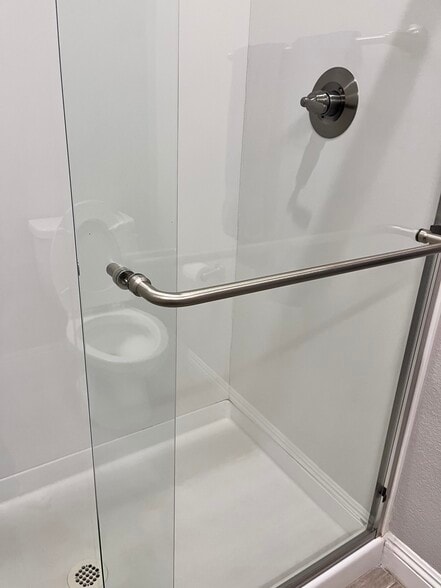 Double door large shower - 118 Nine Mile Creek Dr