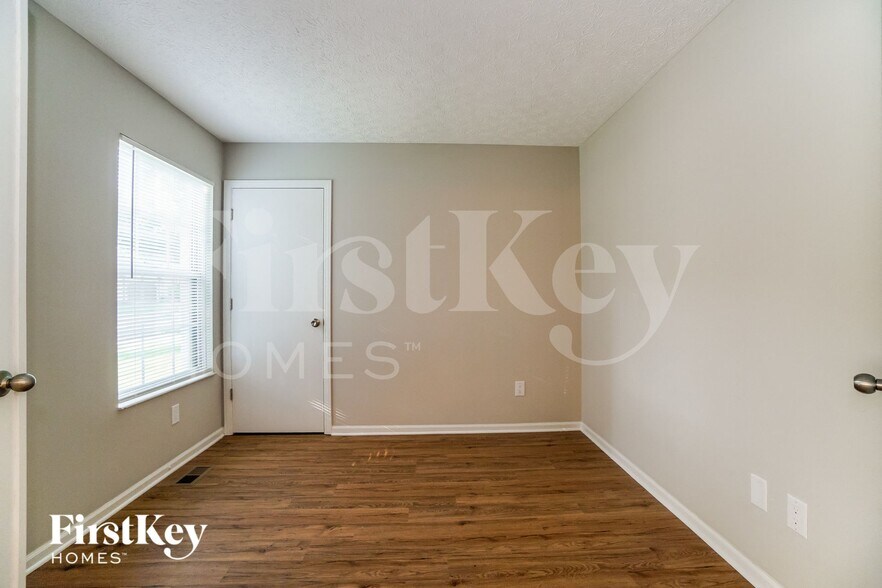 Building Photo - 2333 Hunterstown Dr