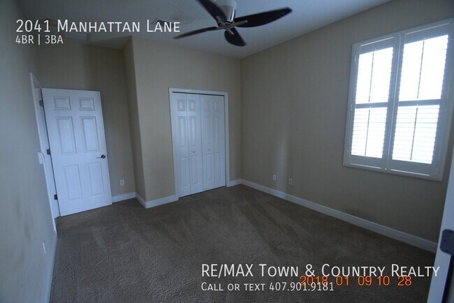 Building Photo - 2041 Manhattan Ln