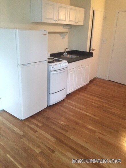 Primary Photo - 49 S Huntington Ave
