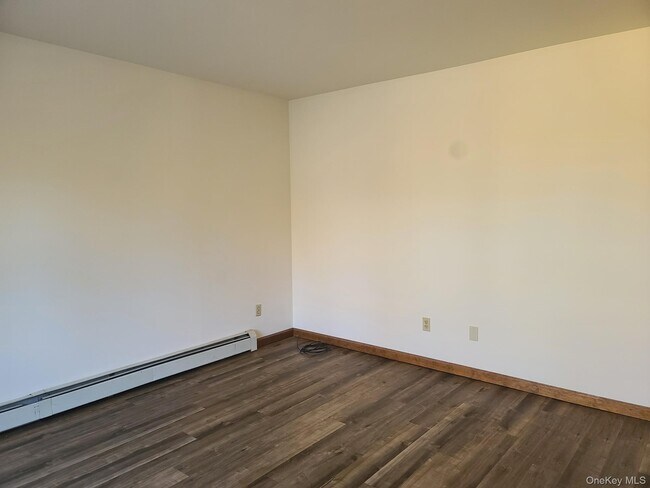 Building Photo - 1022 Violet Ave