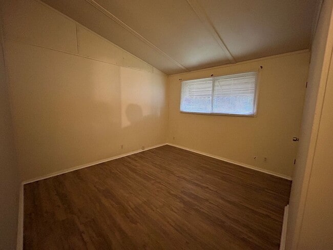 Building Photo - 73 Spence Ave