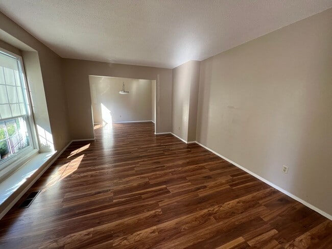 Building Photo - NEWLY RENOVATED HOME
