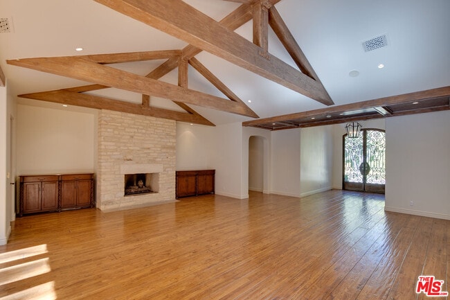 Building Photo - 9530 Hidden Valley Rd