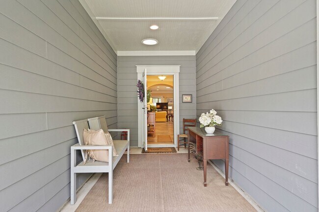 Building Photo - 10 Chicory Ct
