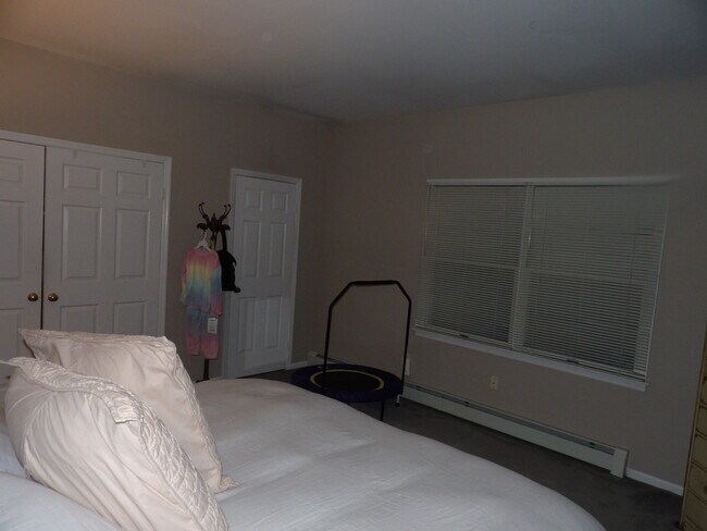 Master Bedroom - 98 Lincoln Park Rd