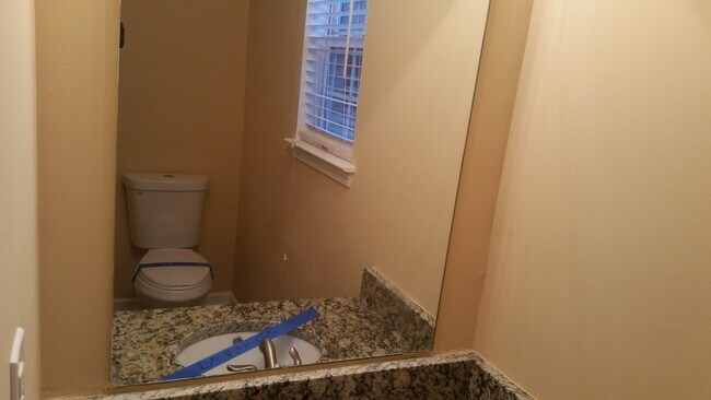 Building Photo - Beautiful 4-bedroom, 2.5 bath home!! (vide...