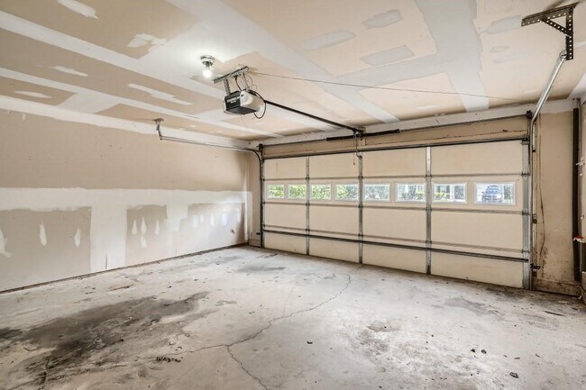 Building Photo - 4003 River Rock Way