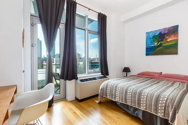 Building Photo - Wonderfully large and light-filled, this s...