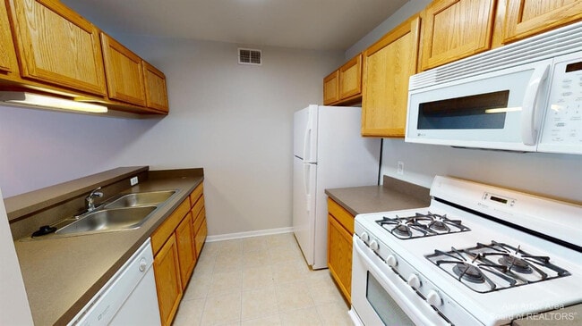 Building Photo - 2785 S Knightsbridge Cir