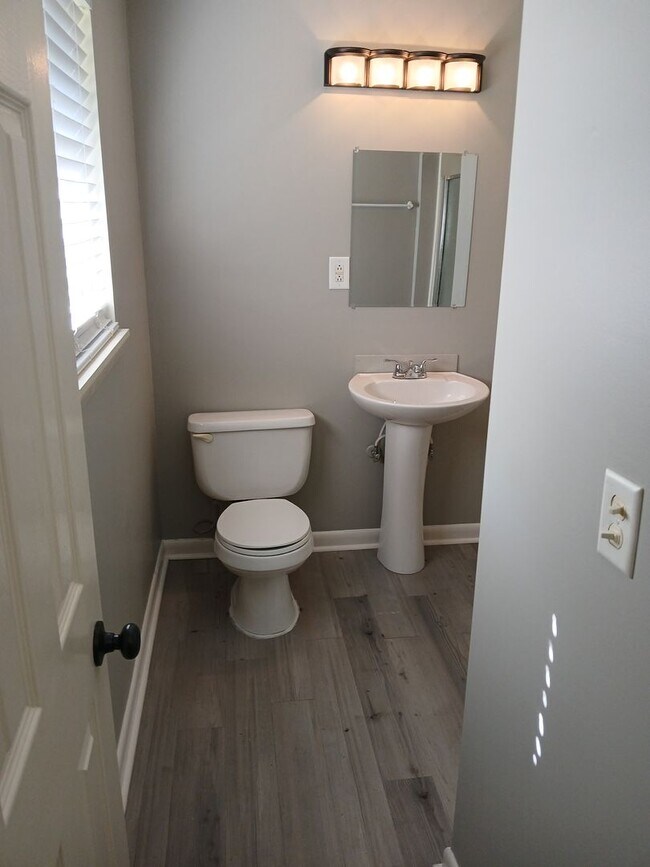 Building Photo - AVAILABLE NOW! MOVE IN READY! CONTACT US T...
