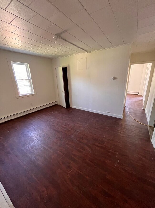 Building Photo - 1-3 Lincoln Ave