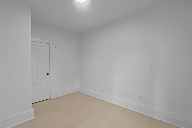 Building Photo - 6 Coffin Ave Ct