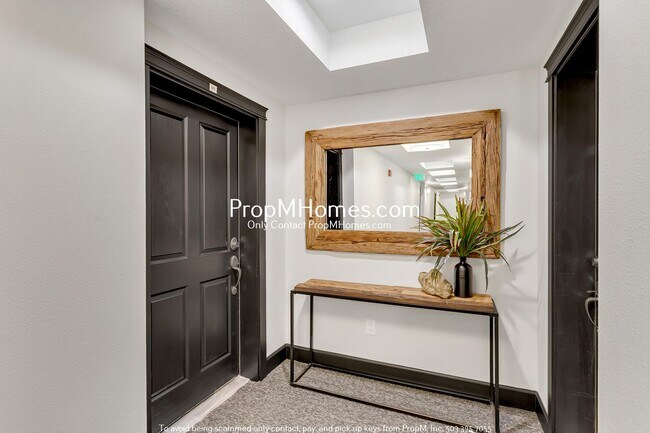 Building Photo - Light Filled One Bedroom Condo at the Beranger!