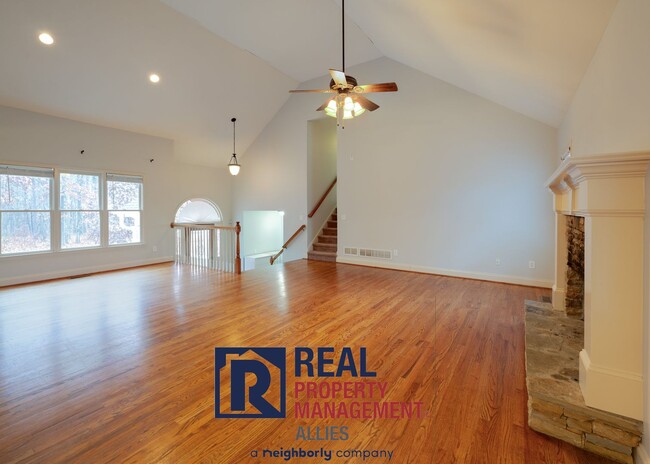 Building Photo - Charming White, GA Home