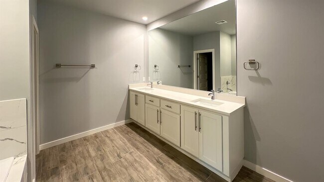 Building Photo - 17611 Natalie Ct