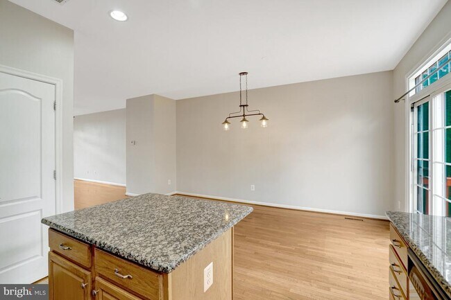 Building Photo - 6927 Rolling Creek Way