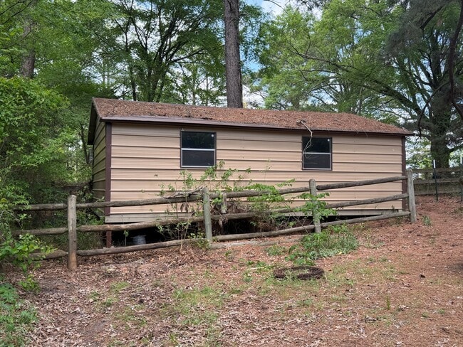 Building Photo - 261 County Rd